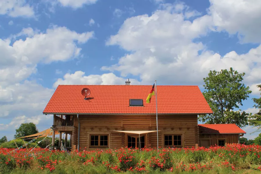 Holzhaus aus massiven Rundbalken "Eggler" (Bayern Block GmbH)