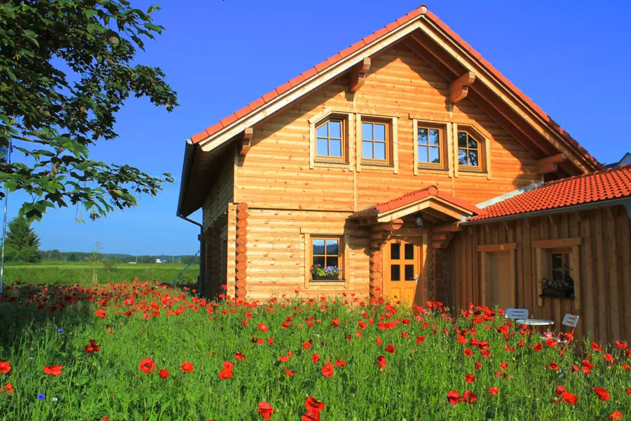 Holzhaus aus massiven Rundbalken "Eggler"