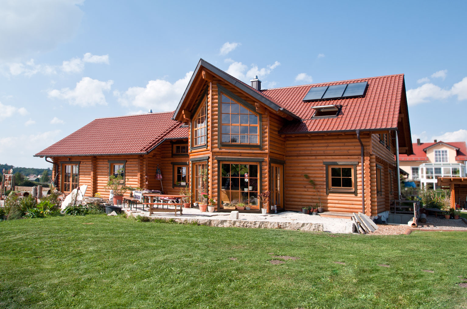 Holzhaus aus massiven Rundbalken "Zinsmeister"
