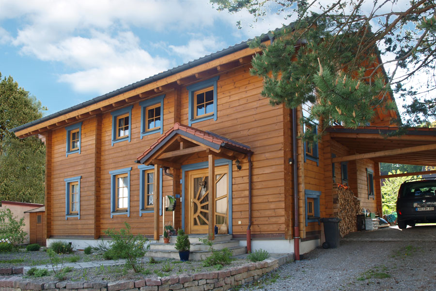 Holzhaus aus Kantholzbalken "Haidrich" (Bayern Block GmbH)