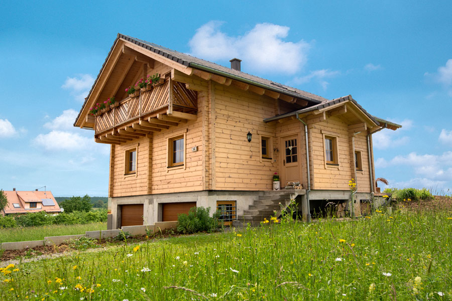 Holzhaus aus massiven Kantbalken "Harter" (Bayern Block GmbH Frankreich)