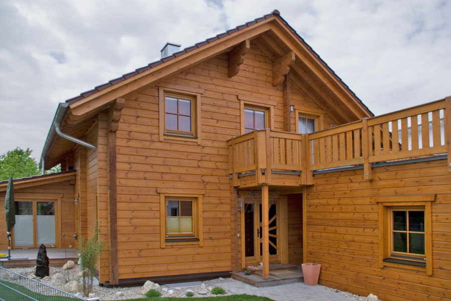 Holzhaus aus Kantholzbalken "Mücke" (Bayern Block GmbH)