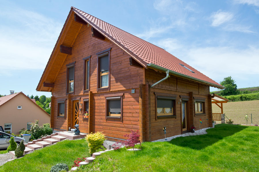 Holzhaus aus Kantholzbalken "Neewiller" (Bayern Block GmbH)