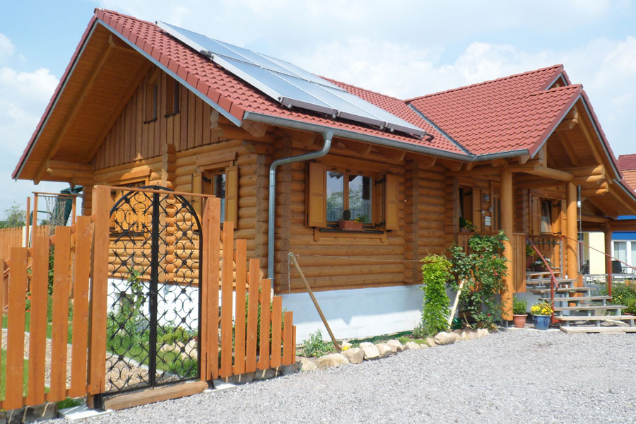 Holzhaus aus Rundholzbalken "Bechtold" (Bayern Block GmbH)