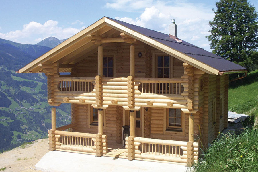 Holzhaus aus massiven Rundbalken "Gruber" (Bayern Block GmbH)