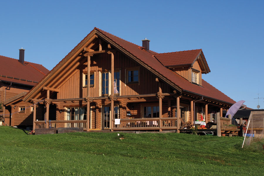 Holzhaus aus Rundholzbalken "Landthaler" (Bayern Block GmbH)
