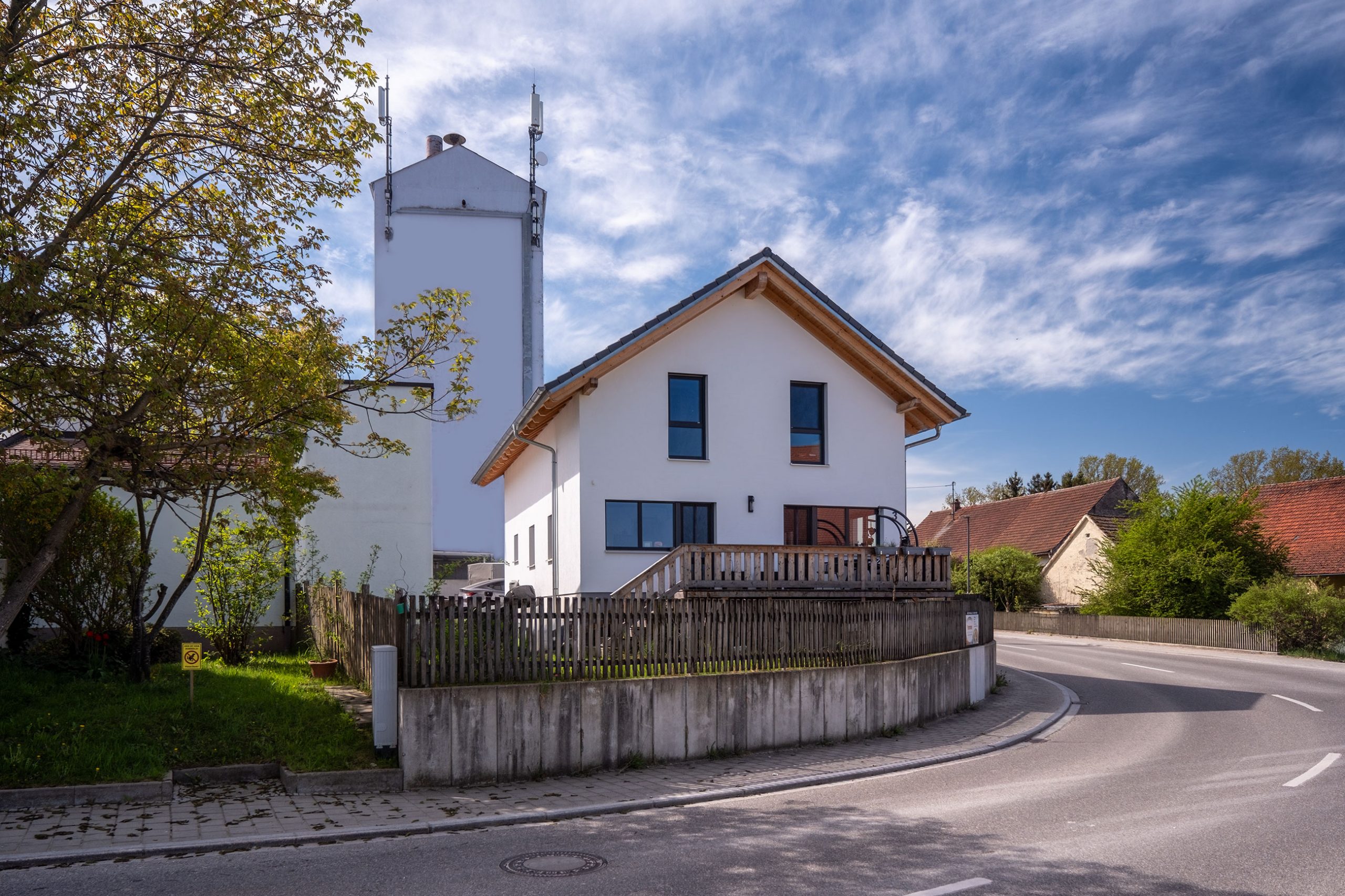 Modernes Holzhaus mit konsequentem Grundriss