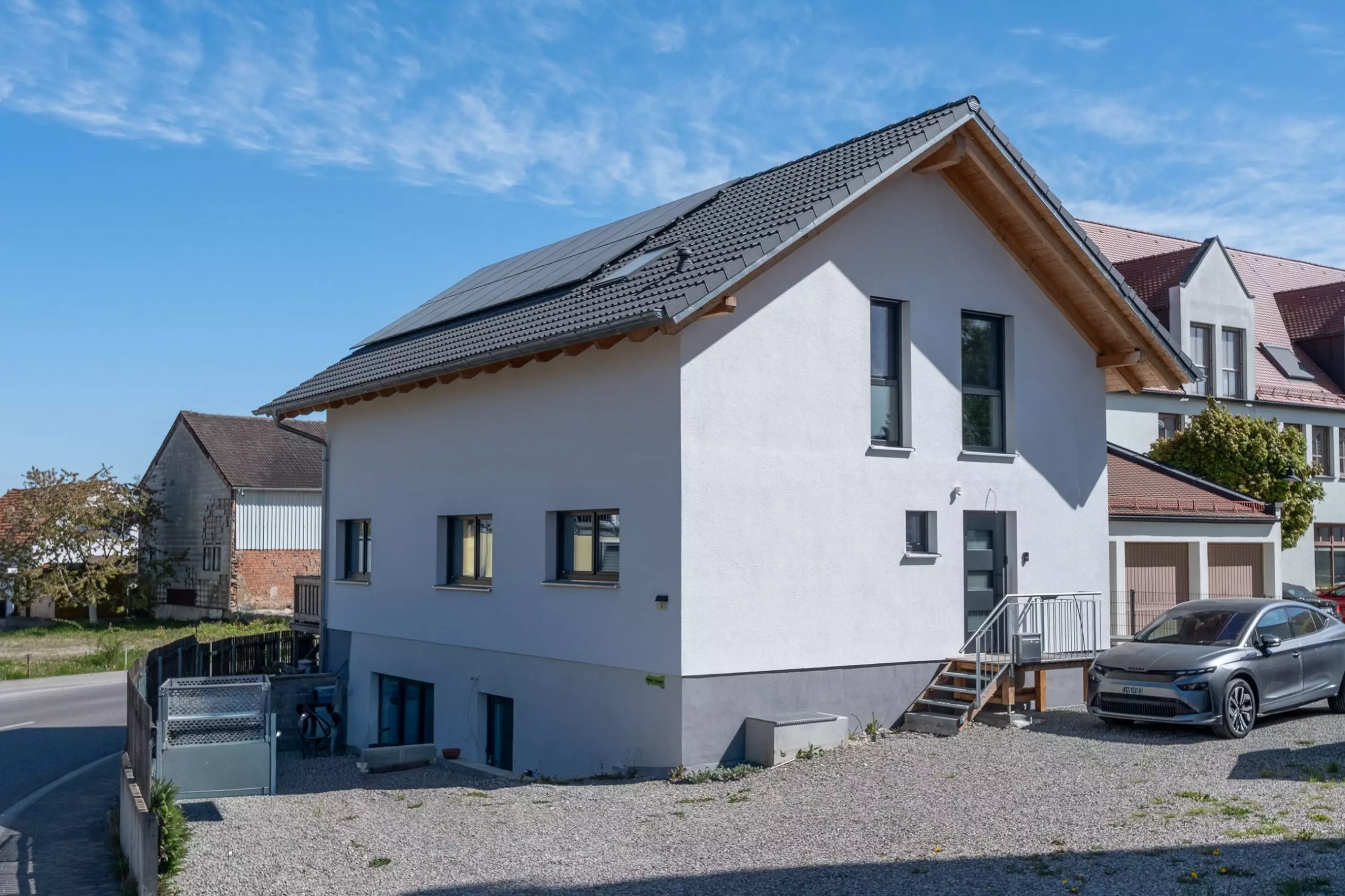 Home & Office: Modernes Holzhaus mit konsequentem Grundriss Home & Office: Modernes Holzhaus mit konsequentem Grundriss