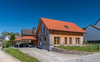 Jubiläumshaus in Natur-Optik