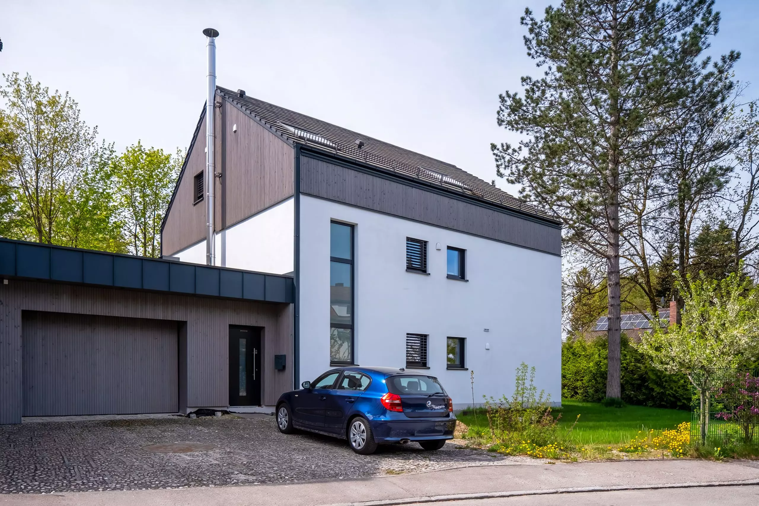 Designer-Holzhaus mit eleganter Holzfassade