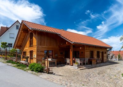 BV Wiesenberger – Einfamilienhaus Holzhaus mit überdachter Terrasse