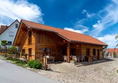 BV Wiesenberger – Einfamilienhaus Holzhaus mit überdachter Terrasse