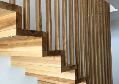 moderne Holztreppe